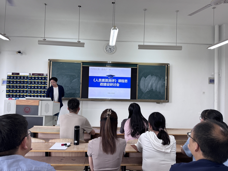 现场教师参会照片.jpg