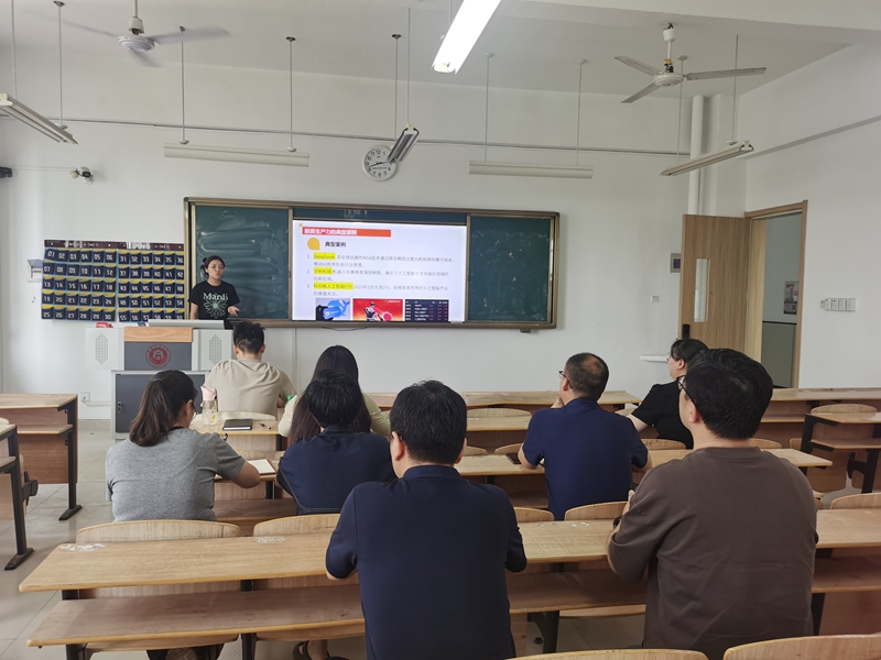 现场教师参会照片.jpg